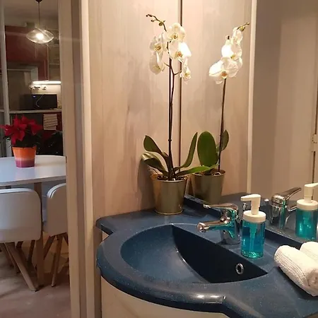 Entire Close To Metro Line 1 Apartment